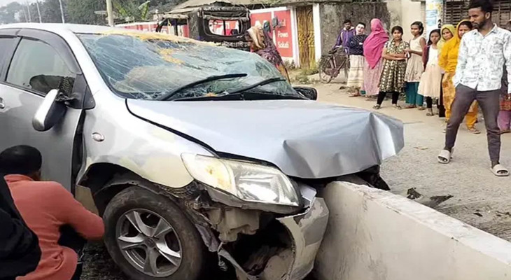 বগুড়ায় সড়ক ডিভাইডারে প্রাইভেটকারের ধাক্কা : ভগ্নিপতি-শ্যালক নিহত