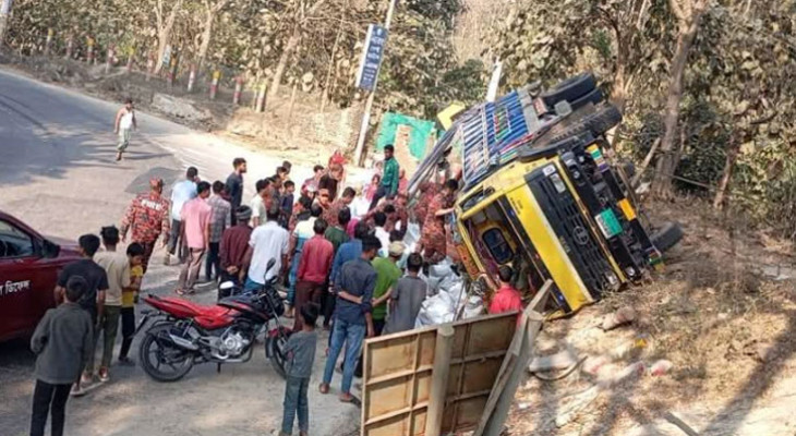 বান্দরবানে ট্রাক ও  মোটরসাইকেল দুর্ঘটনায় নিহত ২, আহত ৩