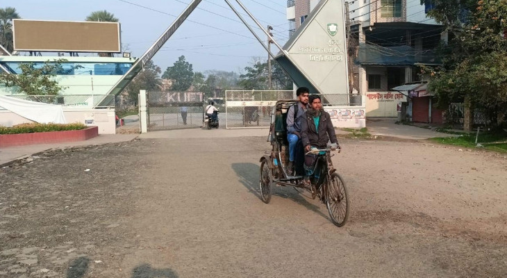 কুয়েটে’র শিক্ষার্থীরা ক্যাম্পাস ছাড়ছে