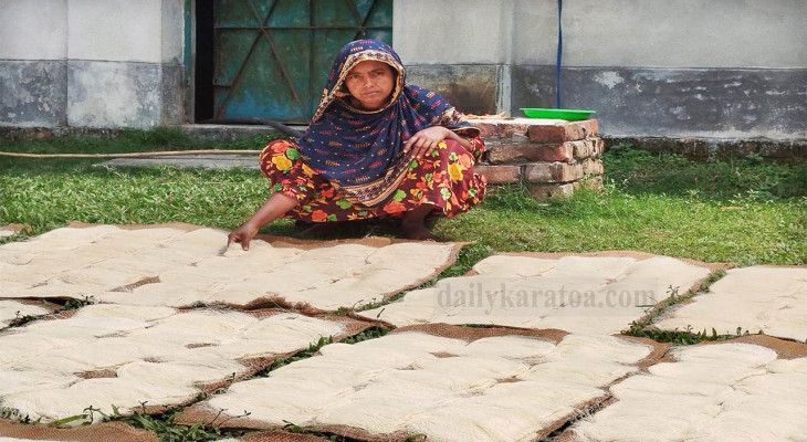 সচল হয়ে উঠেছে বগুড়ায় সেমাই পল্লীর চাকা