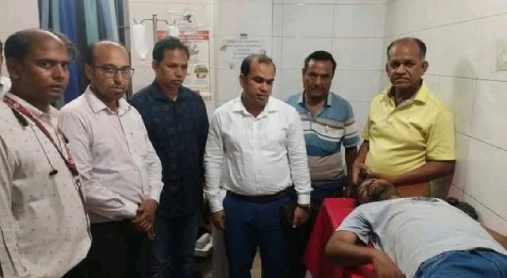 বগুড়ার শিবগঞ্জে সাংবাদিকদের মারপিট করে অবরুদ্ধ