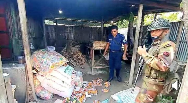 গাইবান্ধায় নকল শিশু খাদ্য তৈরির কারখানায় অভিযান গ্রেফতার ২