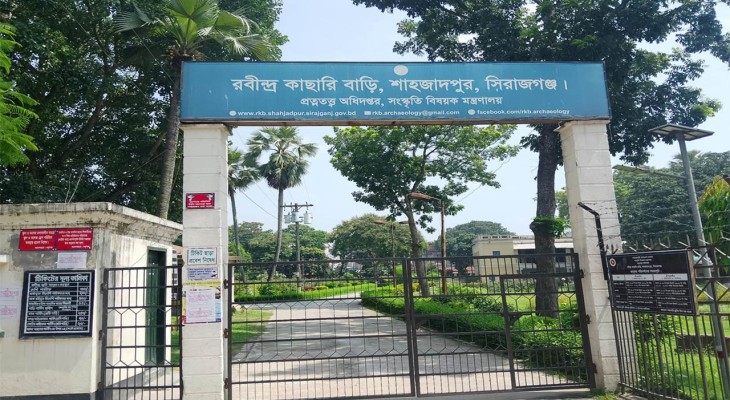 সিরাজগঞ্জের শাহজাদপুরে রবীন্দ্র কাছারিবাড়িতে ভাঙচুর
