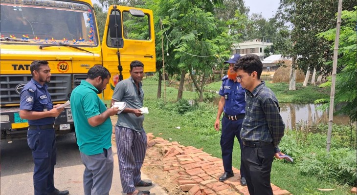 বগুড়ার নন্দীগ্রামে মহাসড়কে ট্রাক পার্কিং ঠেকাতে ভ্রাম্যমাণ আদালতের অভিযান