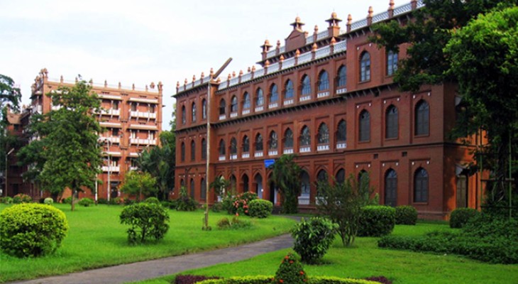 ঢাবি ক্যাম্পাসে অস্ত্র ঠেকিয়ে আড়াই লাখ টাকা ছিনতাই