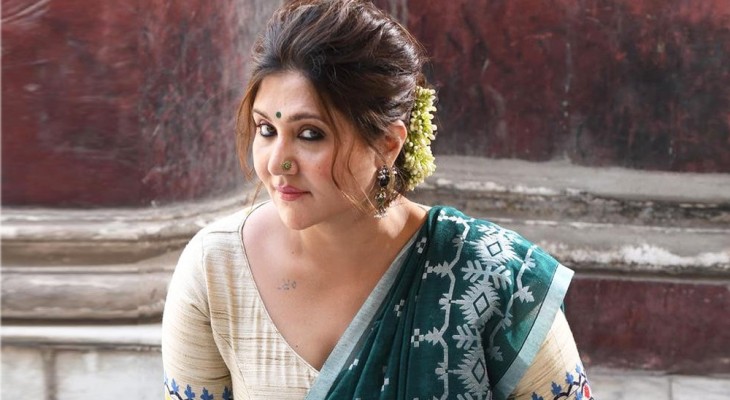 বুড়িমা বলায় ক্ষেপে গেলেন স্বস্তিকা