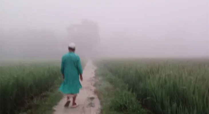 লালমনিরহাটে সকালের ঘন কুয়াশা জানান দিচ্ছে শীতের আগমন