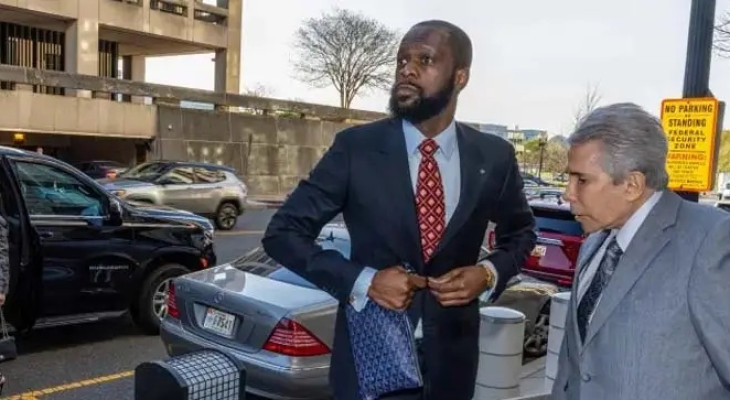 ওবামার নির্বাচনে বিদেশি অর্থ নেওয়ায় গায়কের ১৪ বছর কারাদণ্ড