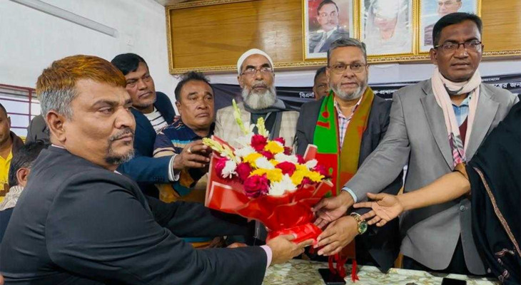 চাঁদপুরে আওয়ামী লীগের দুই শতাধিক নেতাকর্মীর বিএনপিতে যোগদান