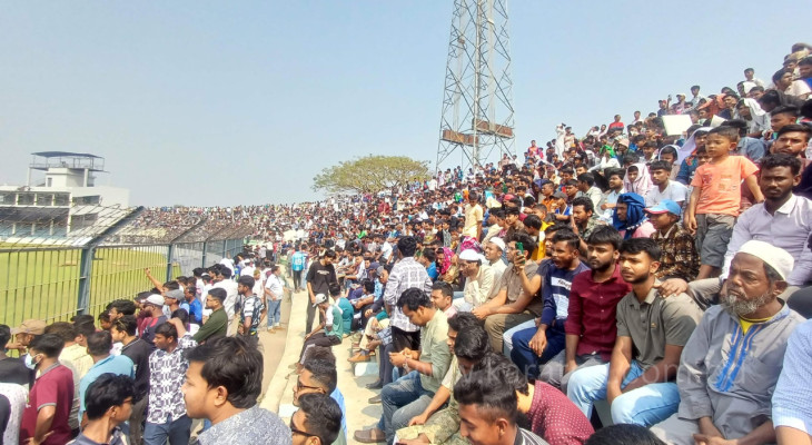 বগুড়ায় বিসিএল : ৩৩৭ রানের লক্ষ্যে ব্যাট করছে ইস্ট জোন