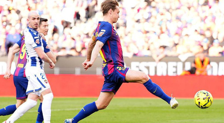 লা লিগার শীর্ষে ফিরল বার্সেলোনা