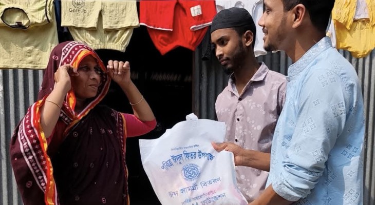 জবি ছাত্রদল নেতা আশরাফুলের ঈদ সামগ্রী বিতরণ
