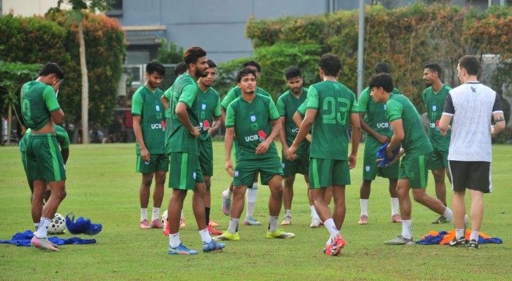 সিঙ্গাপুর ম্যাচে নির্ভুল ফুটবল চায় বাংলাদেশ
