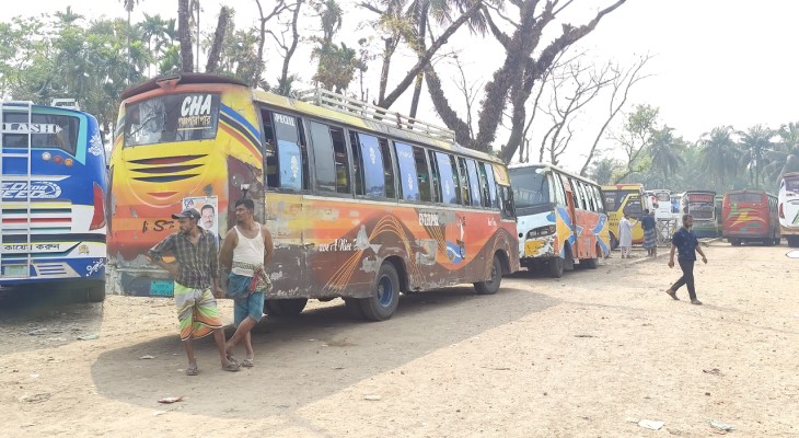 ভোলায় অনির্দিষ্টকালের বাস ধর্মঘটের ডাক, সব রুটে বাস চলাচল বন্ধ
