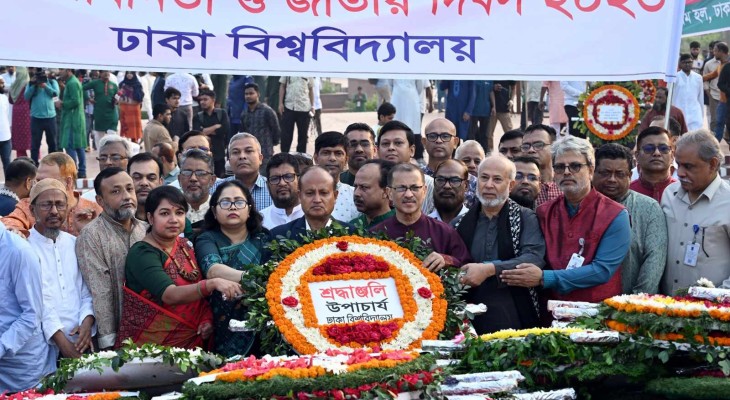 মহান স্বাধীনতা ও জাতীয় দিবসে জাতীয় স্মৃতিসৌধে ঢাবির শ্রদ্ধাঞ্জলি