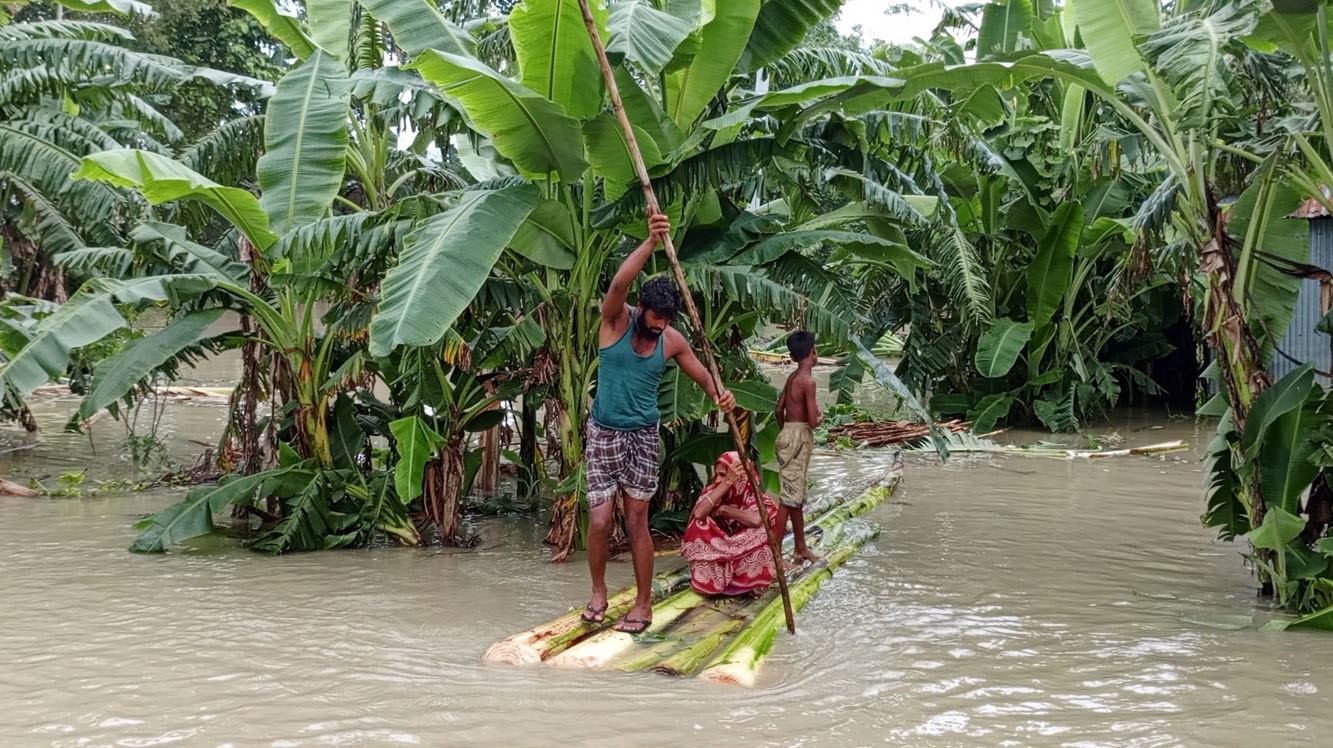 বগুড়ার সারিয়াকান্দি ও ধুনটে যমুনা নদীর পানি বিপৎসীমার ওপরে, ছবি: দৈনিক করতোয়া